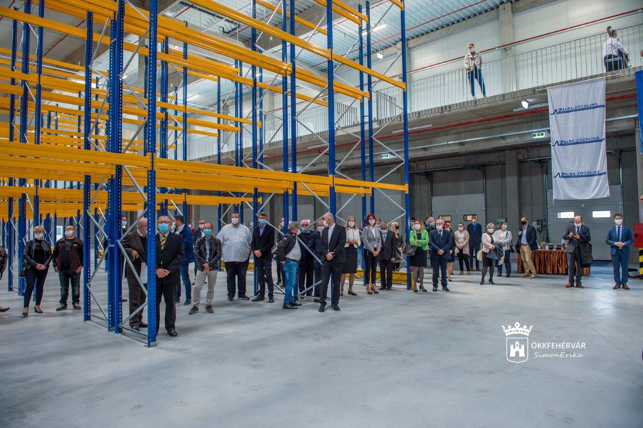 6600 négyzetméteres új raktárcsarnokát avatta fel az Alba-Zöchling